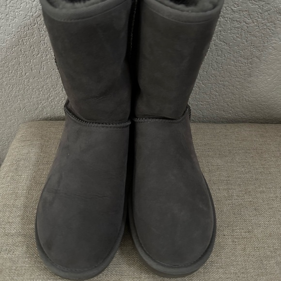 Grey Classic Short Suggs - Picture 8 of 11